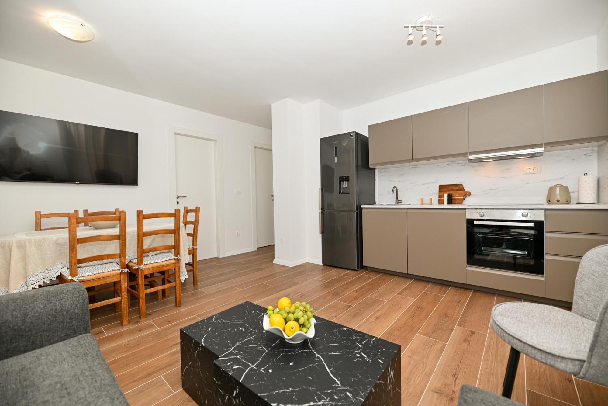 Downtown Apartments Maar โตรกีร์ ภายนอก รูปภาพ